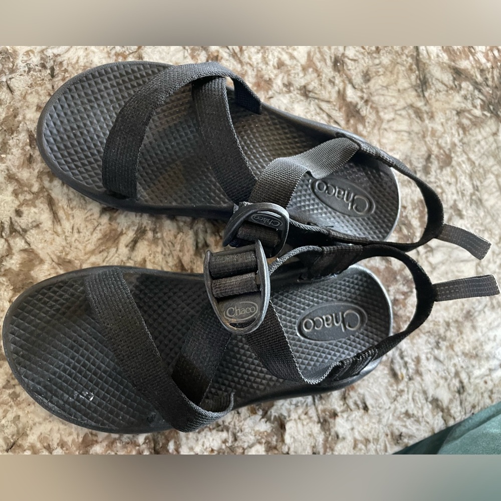 Chaco Sandal Big Kids Size 3 EUC- Black